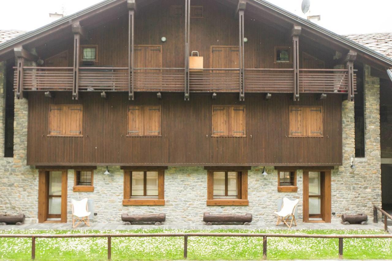 Joivy Superb Apartments For 6 With Mountain View And Garden In クールマイユール エクステリア 写真
