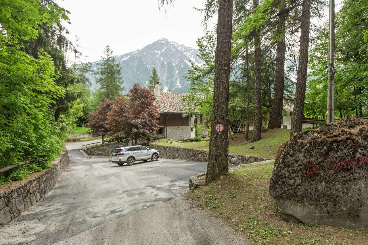 Joivy Superb Apartments For 6 With Mountain View And Garden In クールマイユール エクステリア 写真