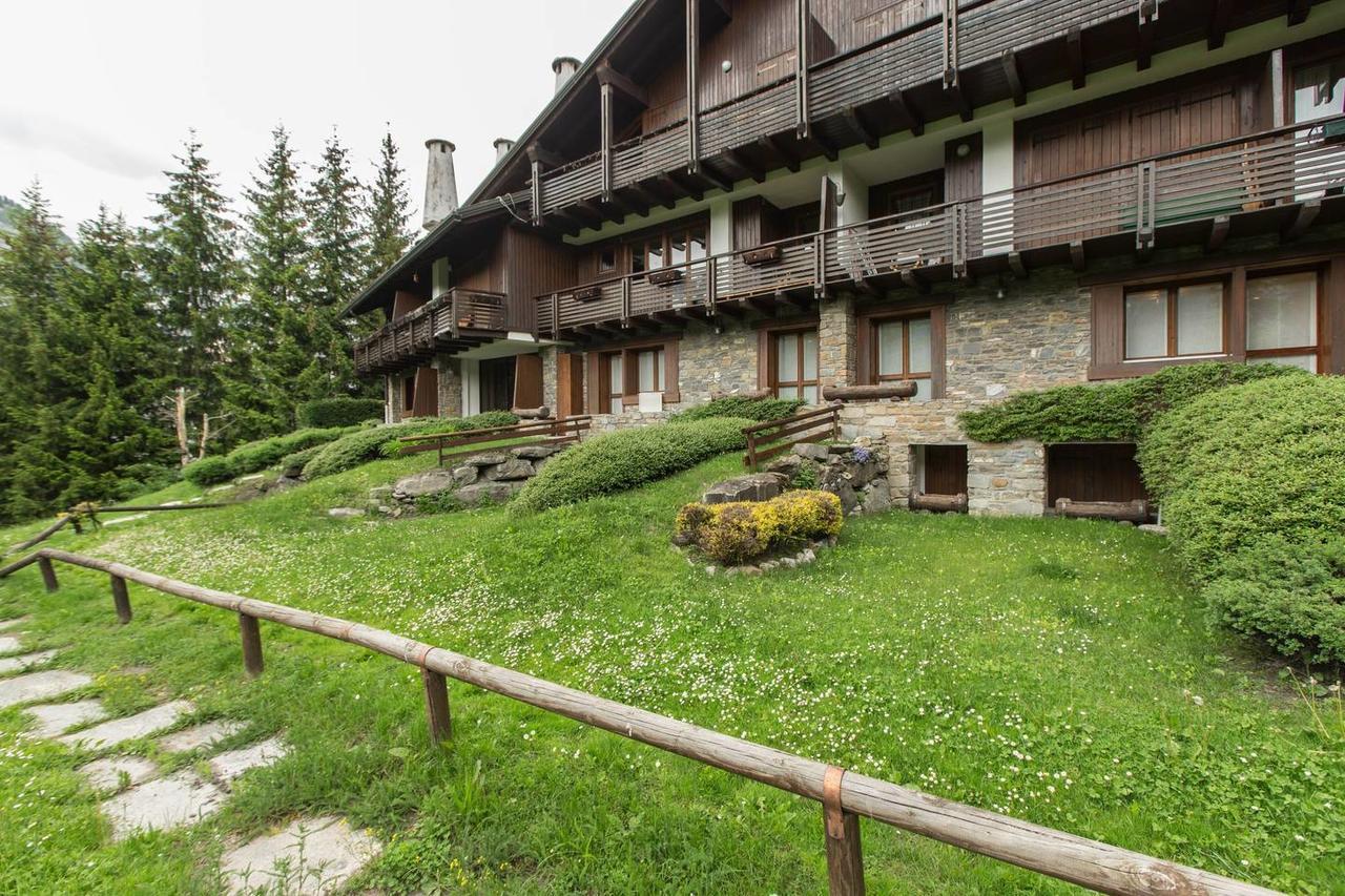 Joivy Superb Apartments For 6 With Mountain View And Garden In クールマイユール エクステリア 写真