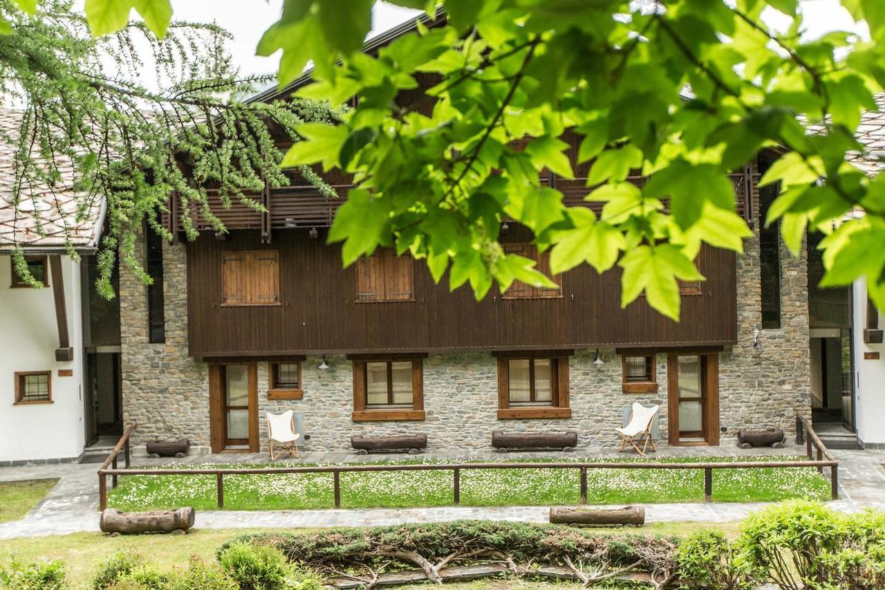 Joivy Superb Apartments For 6 With Mountain View And Garden In クールマイユール エクステリア 写真