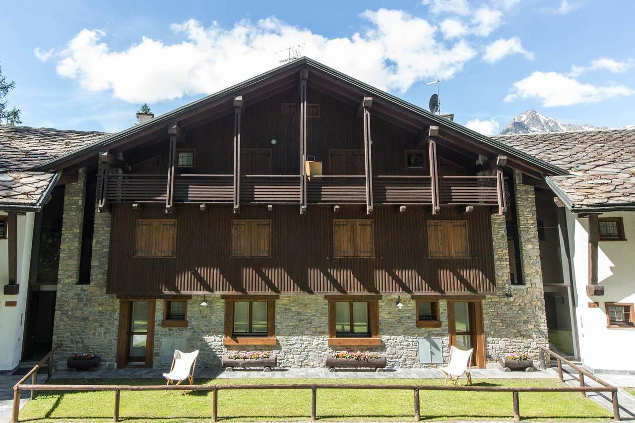 Joivy Superb Apartments For 6 With Mountain View And Garden In クールマイユール エクステリア 写真