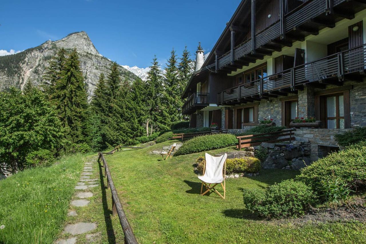 Joivy Superb Apartments For 6 With Mountain View And Garden In クールマイユール エクステリア 写真