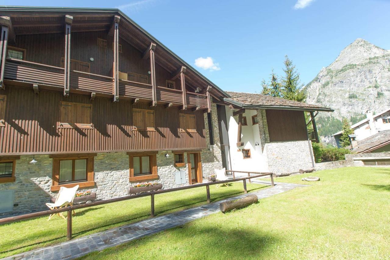 Joivy Superb Apartments For 6 With Mountain View And Garden In クールマイユール エクステリア 写真