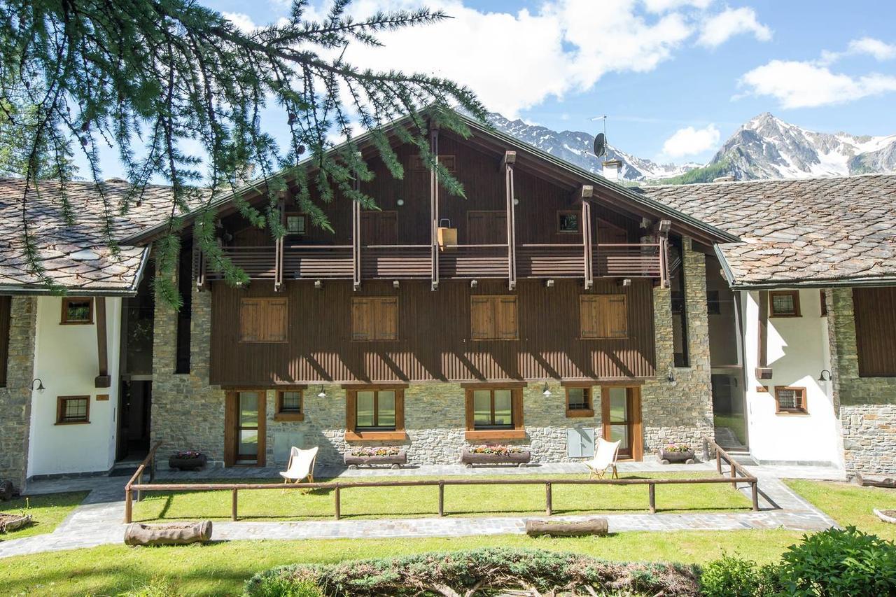 Joivy Superb Apartments For 6 With Mountain View And Garden In クールマイユール エクステリア 写真