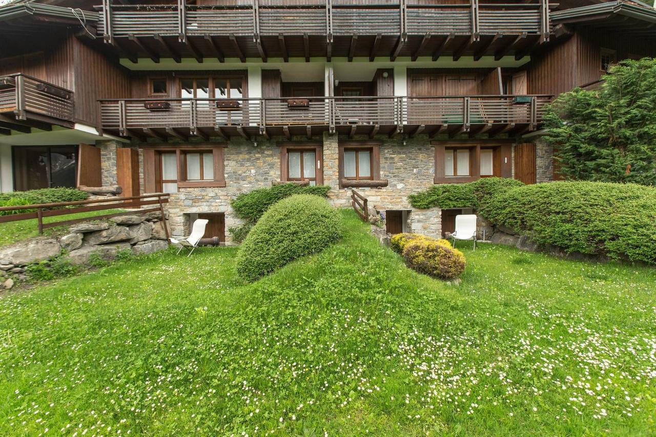 Joivy Superb Apartments For 6 With Mountain View And Garden In クールマイユール エクステリア 写真